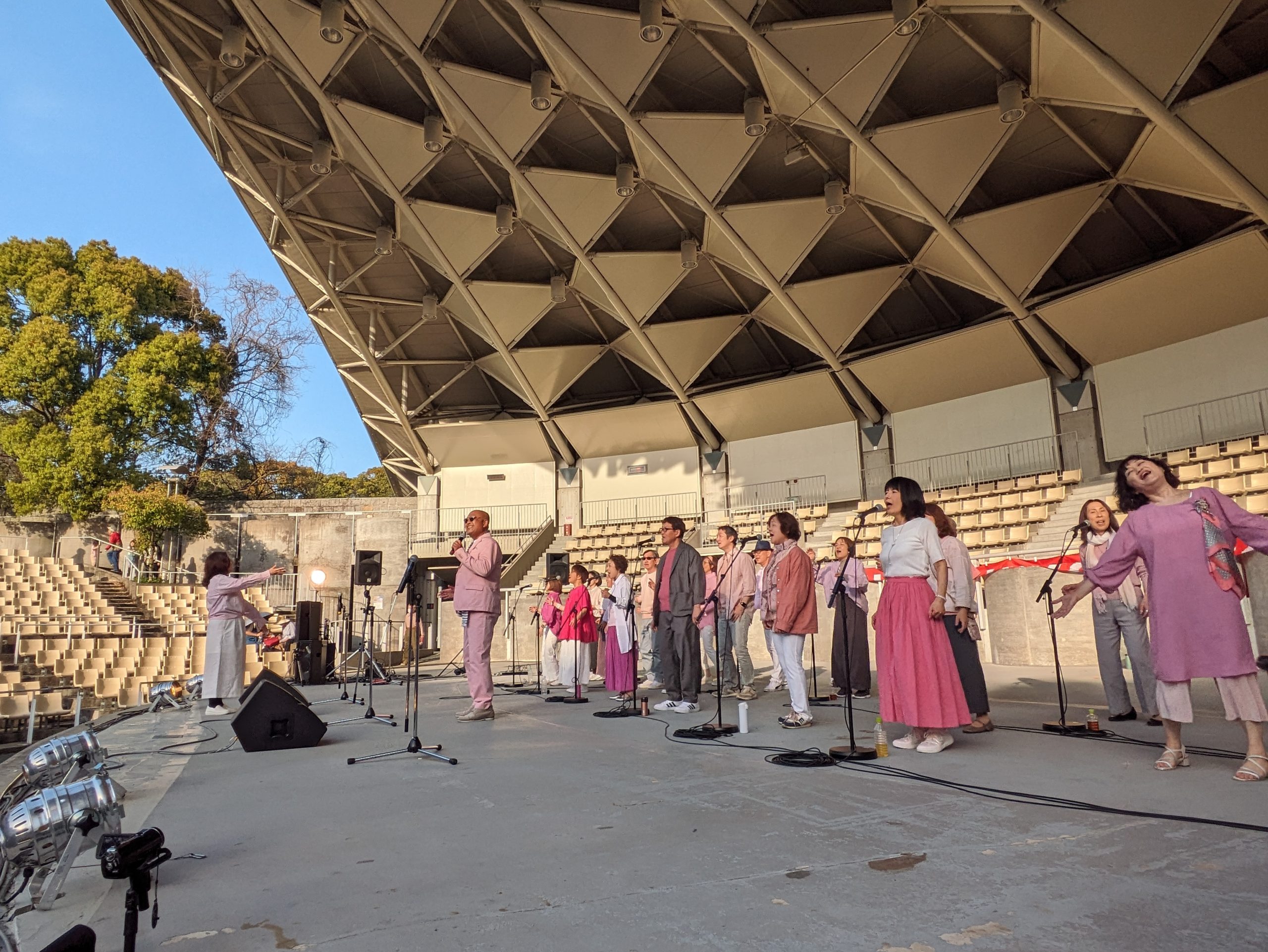 初心者向けゴスペル教室「ロカマイソウル」豊中野外コンサート